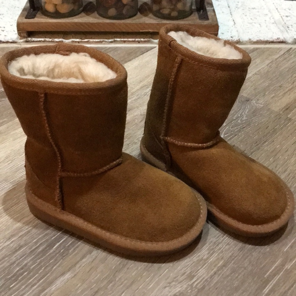 Kookaburra by UGG kids boots size 7